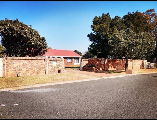 3 BEDROOM HOUSE FOR SALE IN BRACKENDOWNS